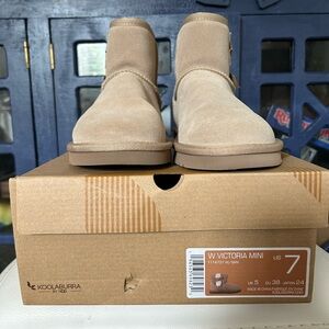 Koolaburra Women's Tan Ankle Boots